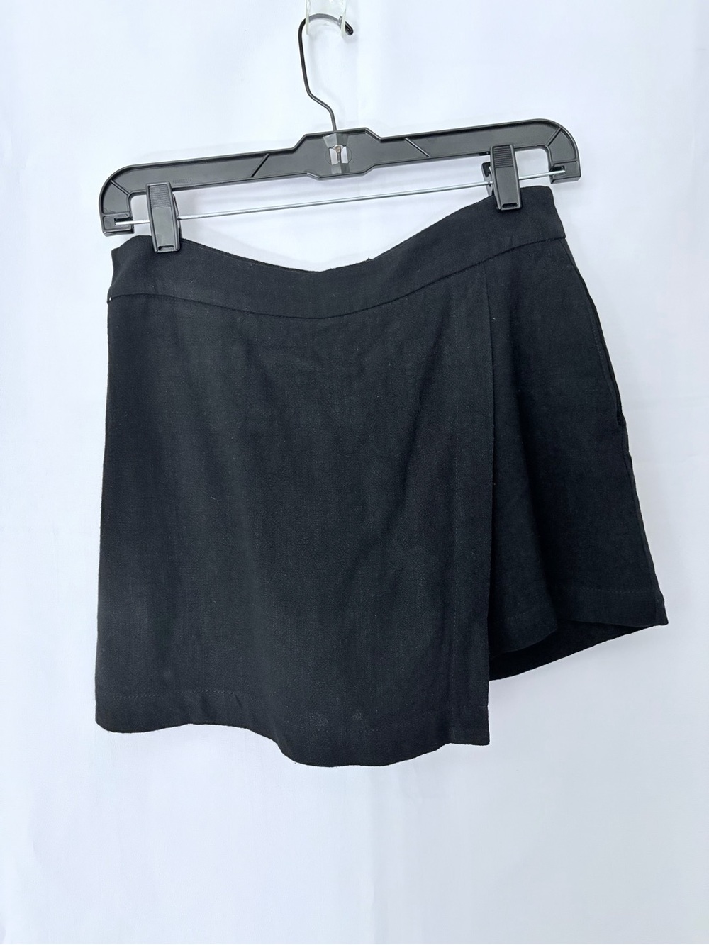 Greylin Black Linen Blend Skorts
